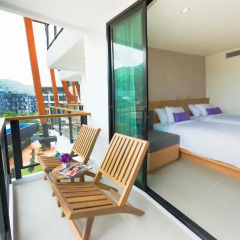 Отель The Lunar Patong 3* Номер Делюкс с двуспальной кроватью