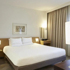 Отель Novotel London West 4* Улучшенный номер с различными типами кроватей фото 2