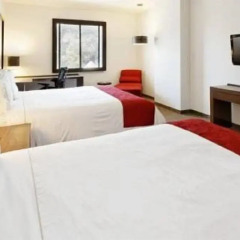 Отель Holiday Inn Express Guadalajara Autonoma 2* Улучшенный номер с различными типами кроватей фото 3