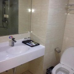 Отель Peach Blossom Island Guesthouse Xiamen Китай, Сямынь - отзывы, цены и фото номеров - забронировать отель Peach Blossom Island Guesthouse Xiamen онлайн ванная фото 2