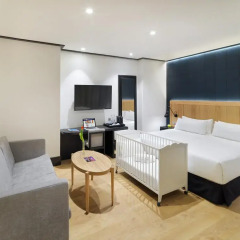 Отель H10 Puerta de Alcalá 4* Стандартный номер с двуспальной кроватью фото 2