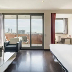 Отель ILUNION Barcelona 4* Улучшенный номер с различными типами кроватей фото 7