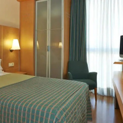 Отель NH Porta Barcelona 3* Стандартный номер с различными типами кроватей фото 5