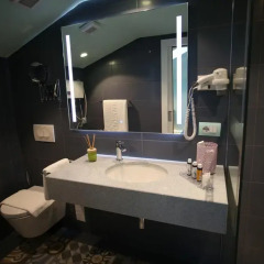 Отель Neranxi Boutique Hotel - ISH DIVINA Албания, Тирана - отзывы, цены и фото номеров - забронировать отель Neranxi Boutique Hotel - ISH DIVINA онлайн ванная фото 2