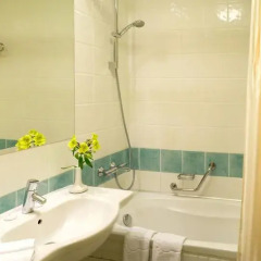 Ramada Donetsk Hotel 4* Стандартный номер с различными типами кроватей фото 7