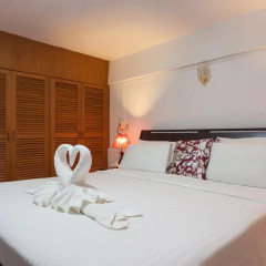 Отель Karon Sunshine Guesthouse & Bar 3* Улучшенный номер с различными типами кроватей фото 9