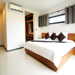 Отель Charming Pool Villa сейф в номере