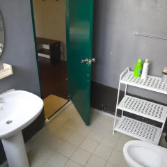 Deng Ba Hostel Бангкок ванная