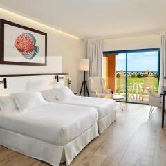 Отель H10 Sentido Playa Esmeralda - Adults Only 4* Улучшенный номер разные типы кроватей фото 4