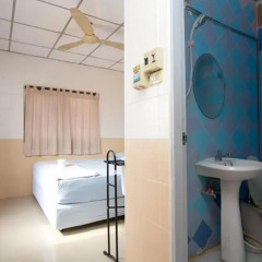 Отель At Home Guest House 2* Стандартный номер с 2 отдельными кроватями фото 5