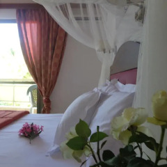 Angela Hotel комната для гостей