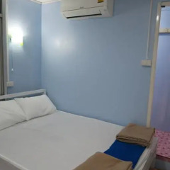 Red Lips Hostel Стандартный номер фото 10