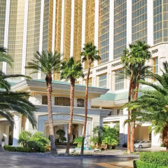 Four Seasons Hotel Las Vegas 5* Улучшенный номер с двуспальной кроватью фото 5