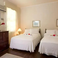 Отель Liberty Hill Great House Resort & Spa сейф в номере