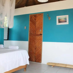 Germaican Hostel Бунгало Делюкс с различными типами кроватей фото 5