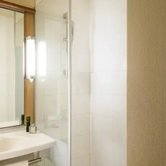 Отель ibis Paris Porte de Bagnolet ванная фото 2