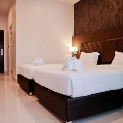 Отель 101 Holiday Suites 4* Улучшенный номер фото 4