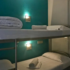 Plug Inn Montmartre Hostel Стандартный номер с разными типами кроватей фото 4