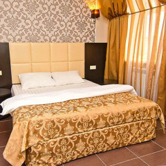 Гостиница Мартон Стачки 3* Улучшенный номер двуспальная кровать фото 3