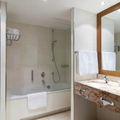 Отель Holiday Inn Nürnberg City Centre 4* Улучшенный номер с различными типами кроватей фото 3