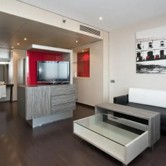 Отель ILUNION Barcelona 4* Улучшенный номер с различными типами кроватей фото 9
