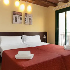 Апартаменты Lodging Apartments Liceu комната для гостей фото 2