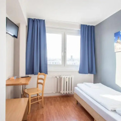 Отель a&o Dresden Hauptbahnhof 2* Стандартный номер с различными типами кроватей фото 7