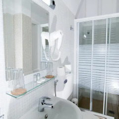 Отель Rentrooms Thessaloniki 3* Кровать в мужском общем номере фото 3