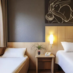 Отель ibis Barcelona Meridiana 2* Стандартный семейный номер разные типы кроватей фото 3