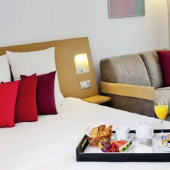 Отель Novotel Massy Palaiseau 4* Улучшенный номер с двуспальной кроватью фото 4