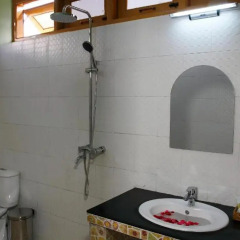 Sandalwood Hotel ванная