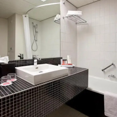 Отель Ramada Plaza Antwerp 4* Номер Делюкс с различными типами кроватей фото 9