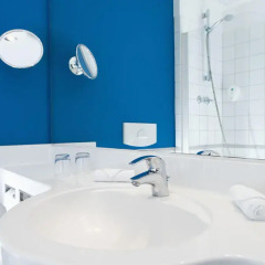 Отель Wyndham Garden Düsseldorf City Centre Königsallee 4* Стандартный номер с двуспальной кроватью фото 4