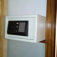 Отель Marfim Guest House сейф в номере