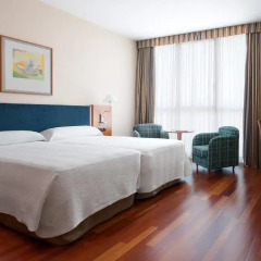 Отель NH Cornellá 3* Стандартный номер с различными типами кроватей фото 2