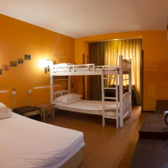 Dengba Hostel Chengdu Branch Стандартный семейный номер с двуспальной кроватью фото 2