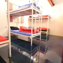Time Travelers Party Hostel In Hongdae Кровать в общем номере с двухъярусной кроватью фото 2