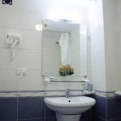 Blue Moon Hotel 2* Стандартный номер с различными типами кроватей фото 3