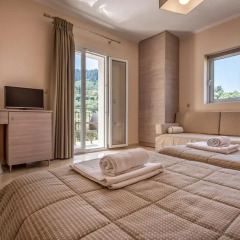 Hotel Varres 3* Стандартный семейный номер с двуспальной кроватью фото 3
