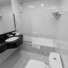 Comfort Inn Hotel 3* Улучшенный номер с различными типами кроватей фото 5