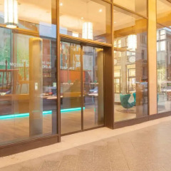 Отель Motel One Berlin-Potsdamer Platz Германия, Берлин - отзывы, цены и фото номеров - забронировать отель Motel One Berlin-Potsdamer Platz онлайн интерьер отеля