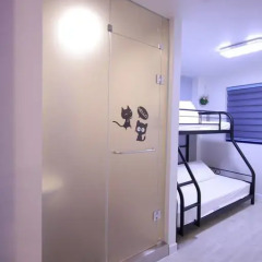 Отель Road Myeongdong Guesthouse 2* Улучшенный номер с различными типами кроватей фото 10