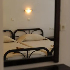 Отель Mythos Bungalows сейф в номере