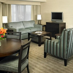 Отель Delta Hotels by Marriott Saskatoon Downtown 3* Стандартный номер с различными типами кроватей фото 2