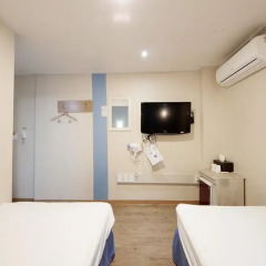 Отель K-guesthouse Sinchon 2 2* Стандартный номер с 2 отдельными кроватями фото 3