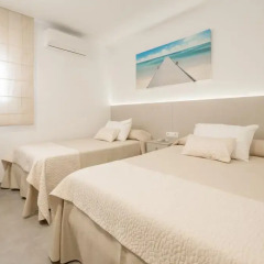 Отель Hostal El Romerito Стандартный семейный номер с двуспальной кроватью