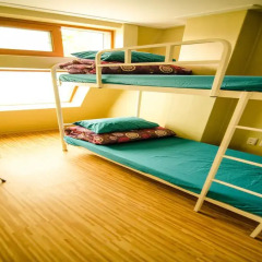 Kimchee Sinchon Guesthouse - Hostel Стандартный номер с 2 отдельными кроватями фото 6
