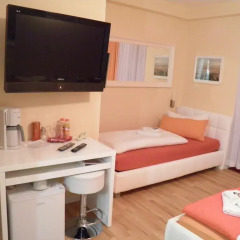Отель City Guesthouse Pension Berlin 3* Стандартный семейный номер с двуспальной кроватью