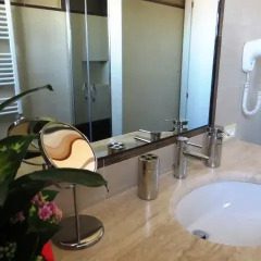 Отель The Meridien House Лимена ванная