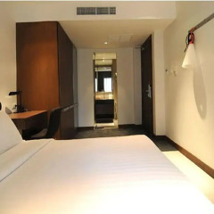 Отель S33 Compact Sukhumvit 3* Стандартный номер